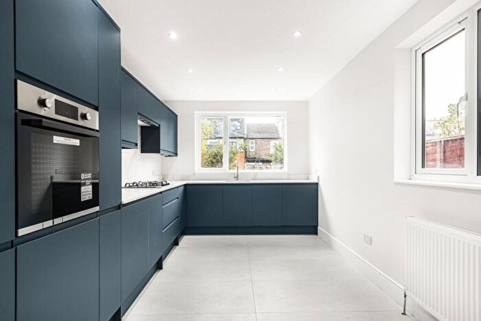 3 Bedroom Terraced House To Rent In Elsenham Road, Newham, E12