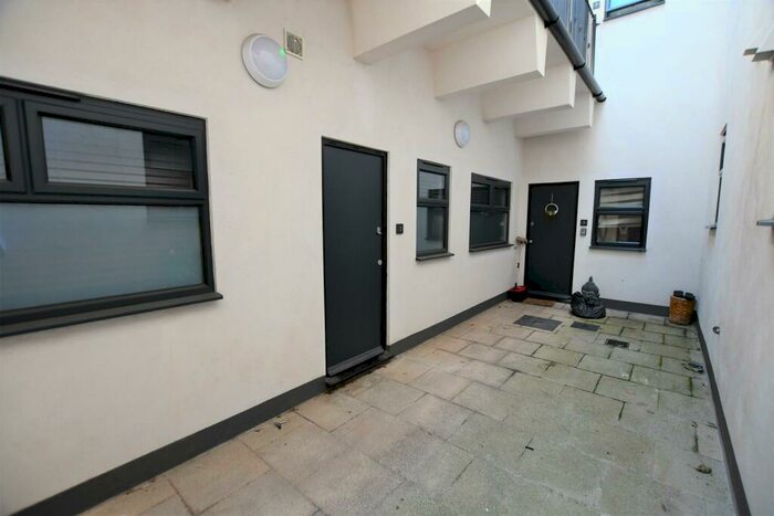 2 Bedroom Flat To Rent In The Island, Midsomer Norton, Radstock, BA3