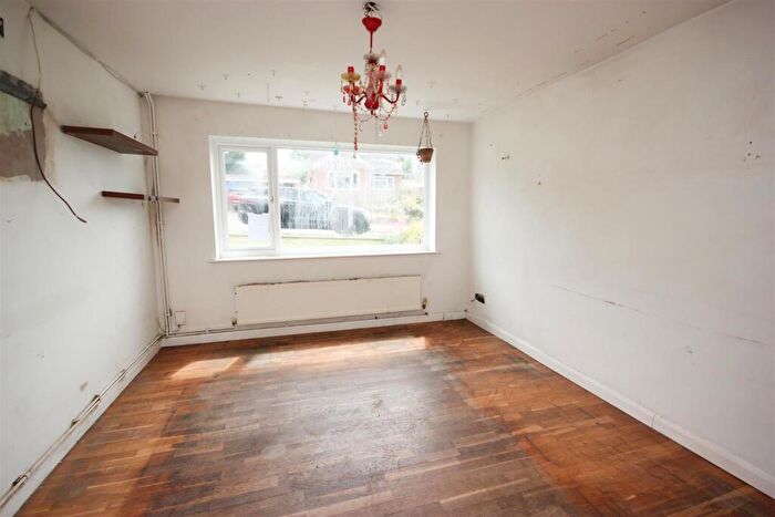 3 Bedroom Semi-Detached House For Sale In Steele Road, Wellingborough, NN8