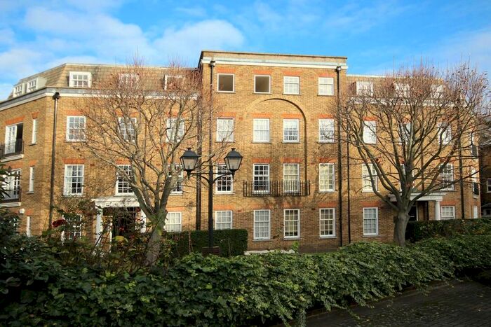 1 Bedroom Flat To Rent In Regents Bridge Gardens, London, SW8