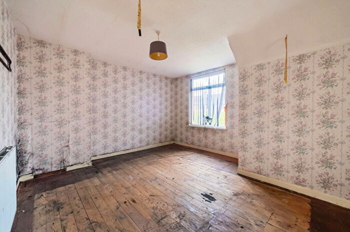 3 Bedroom End Of Terrace House For Sale In Aldbury Road, Warstock, Birmingham, B14