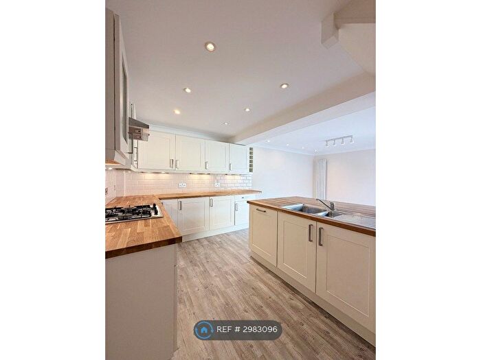 4 Bedroom Semi-Detached House To Rent In Green Park Road, Norwich, NR10