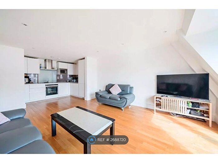 1 Bedroom Flat To Rent In Oakridge Place, Gerrards Cross, SL9