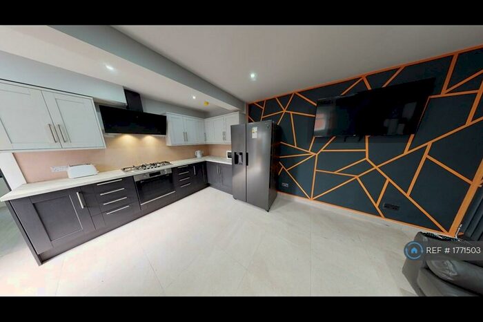 6 Bedroom Semi-Detached House To Rent In Sir Henry Parkes Road, Coventry, CV4