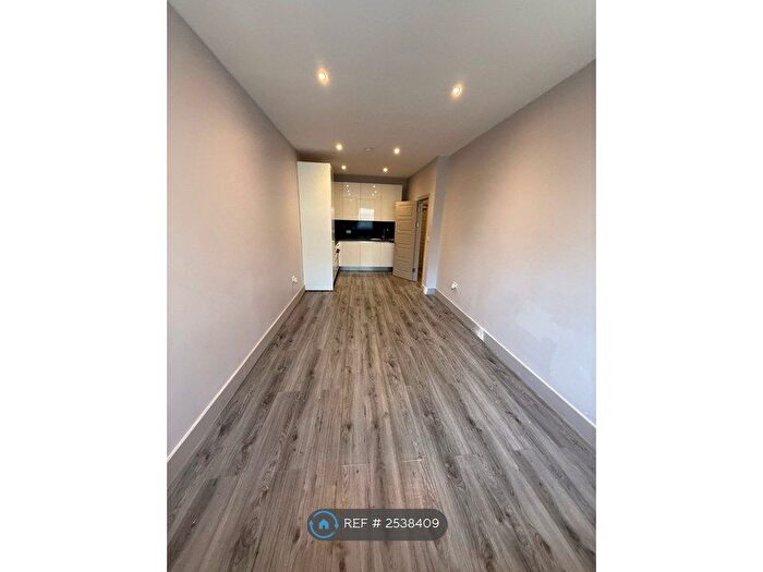 1 Bedroom Flat To Rent In Triangle Homes, Stoke Mandeville, Aylesbury, HP22