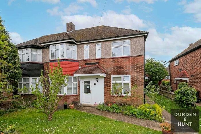 2 Bedroom Maisonette To Rent In Wedmore Avenue, Clayhall, IG5