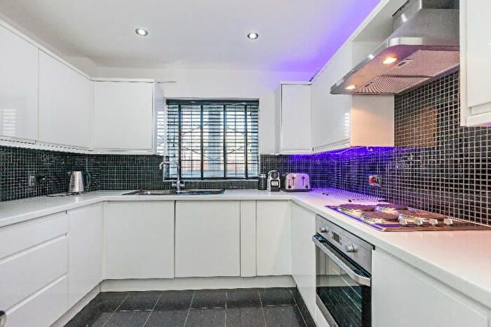 2 Bedroom Flat To Rent In Angelica Drive, Beckton, Royal Docks, City Airport, E6