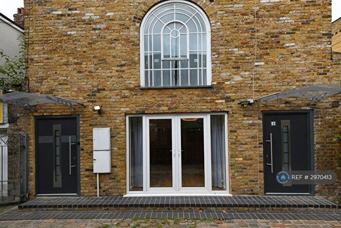 2 Bedroom Semi Detached House To Rent In Horse Yard, London, N1