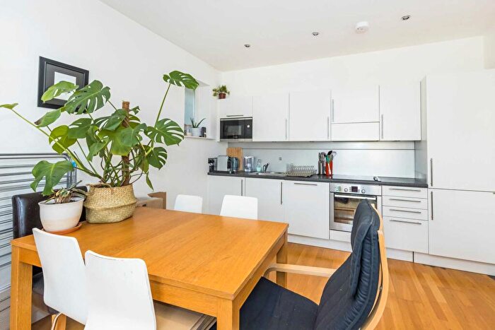 2 Bedroom Apartment To Rent In Kingsland Passage, Dalston Junction, E8