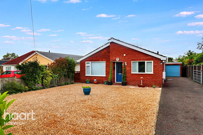 3 Bedroom Bungalow For Sale In The Footpath, Poringland, NR14