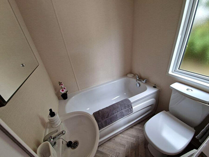 2 Bedroom Mobile Home For Sale In Atlas Status, Willow Grove Park, Knott End On Sea, Poulton-le-Fylde, Lancashire, FY6