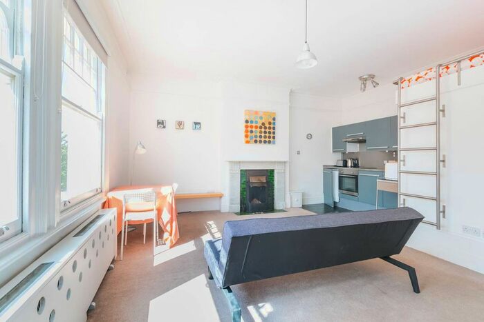 Studio To Rent In Terrapin Road, Heaver Estate, London, SW17