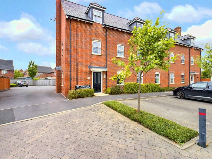 2 Bedroom Flat For Sale In Chalkpit Lane, Chinnor, OX39