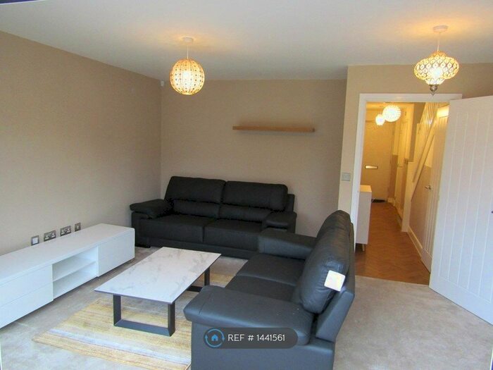 4 Bedroom Semi-Detached House To Rent In Winstanley Road, Manchester, M40