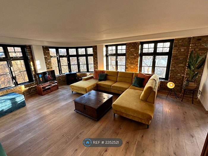 2 Bedroom Flat To Rent In Sanctuary Court, London, E1W