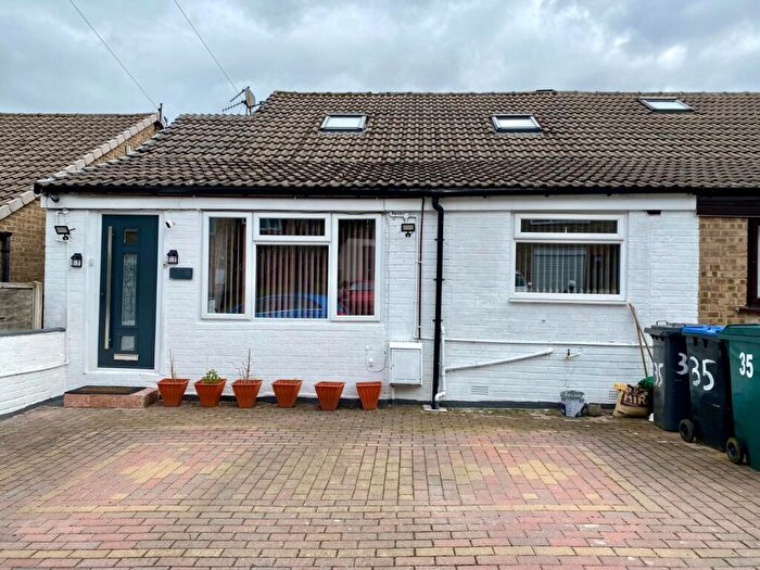 5 Bedroom Semi-Detached House For Sale In Grey Friar Walk, Bradford, BD7