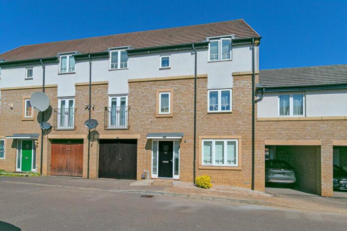 4 Bedroom Semi-Detached House For Sale In Sakura Walk, Willen Park, MK15