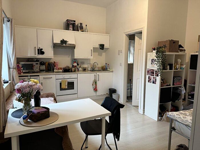 Studio To Rent In Wilmslow Road - Withington - £Pcm, M20