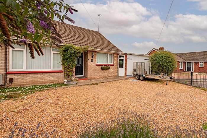 4 Bedroom Semi-Detached House For Sale In Willow Close, Eynesbury, St. Neots, Cambridgeshire, PE19