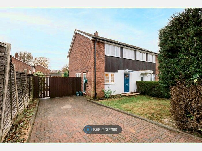 3 Bedroom Semi-Detached House To Rent In Forest Hills, Camberley GU15