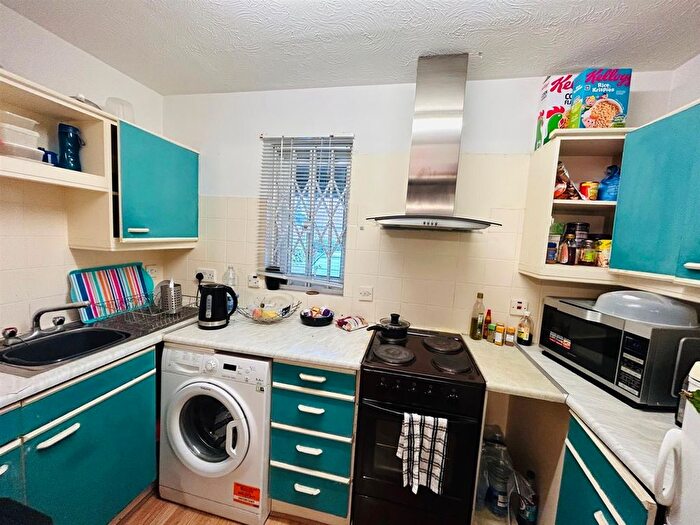 1 Bedroom Flat To Rent In Frensham Close, Southall, UB1