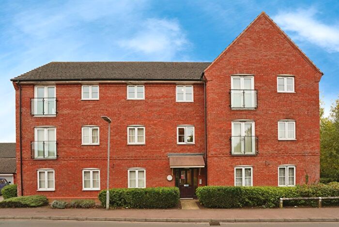 2 Bedroom Flat For Sale In Robins Corner, Evesham, Worcestershire, WR11
