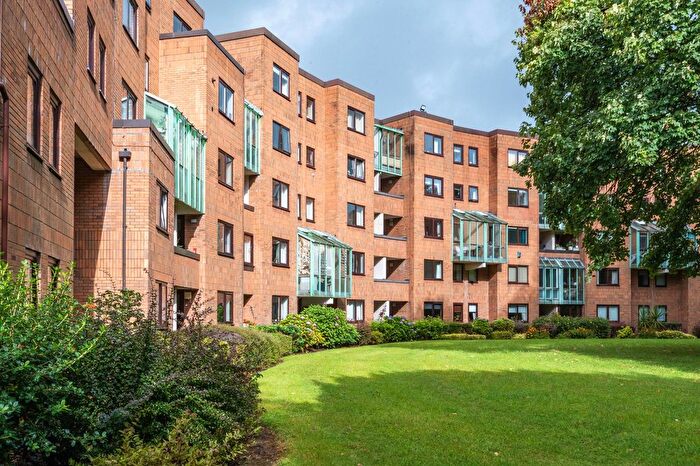 2 Bedroom Flat For Sale In The Crescent, Llandaff, CF5