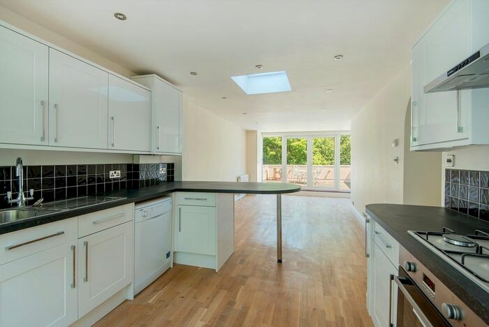 2 Bedroom Flat To Rent In Maida Vale, London, W9