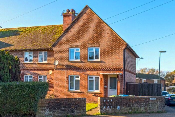 3 Bedroom Terraced House To Rent In Woodlands Avenue, Littlehampton, BN16