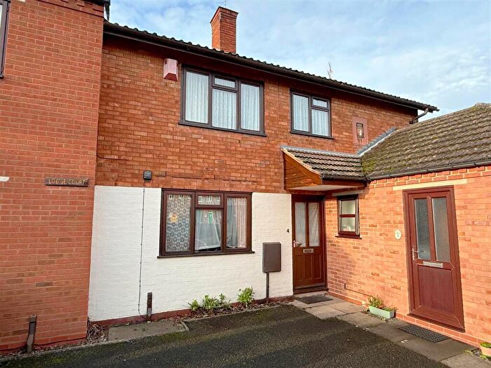 2 Bedroom Apartment For Sale In Lodge Road, Stratford Upon Avon, CV37