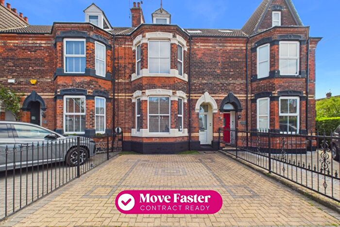 5 Bedroom Terraced House For Sale In Lime Tree Villas, Sutton-On-Hull, Hull, HU7