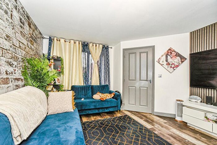 3 Bedroom Semi-Detached House For Sale In Pickernell Road, Tidworth, SP9