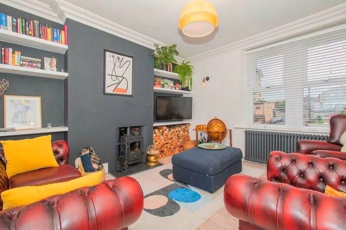 2 Bedroom Maisonette To Rent In Grove Road, Fishponds, Bristol, BS16