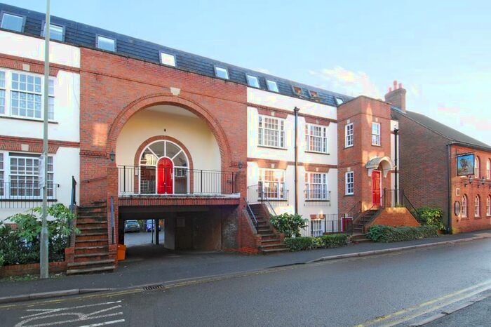 2 Bedroom Apartment To Rent In Newbury, Berkshire, RG14