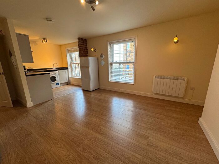 Studio To Rent In Victoria Street, Taunton, TA1