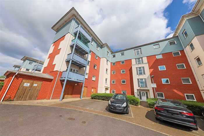 2 Bedroom Flat To Rent In Wraysbury Drive, Yiewsley, West Drayton, UB7
