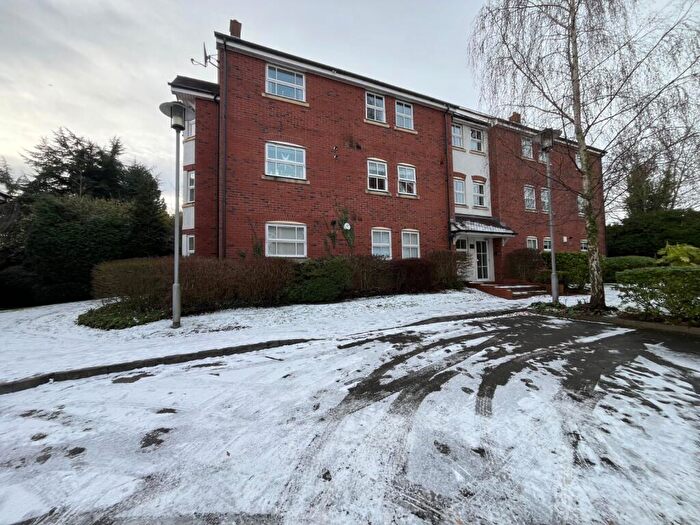 3 Bedroom Flat To Rent In Fazeley Close, Solihull, West Midlands, B91