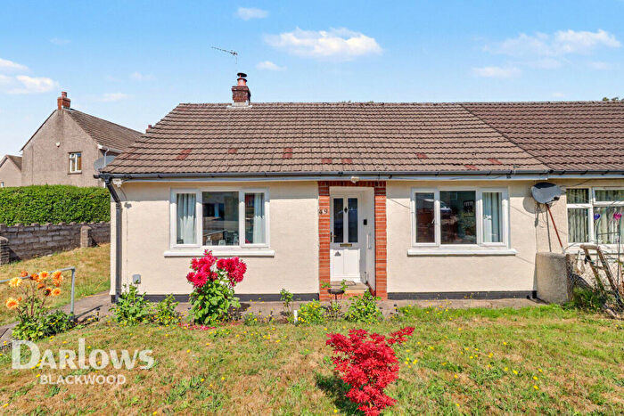 2 Bedroom Semi-Detached Bungalow For Sale In Meadow Road, Blackwood, NP12