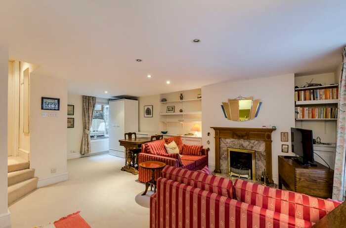 Apartment To Rent In Thistle Grove, SW10