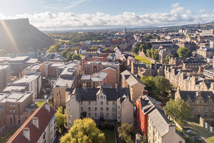 4 Bedroom Flat For Sale In / Chessels Court, Old Town, Edinburgh, EH8