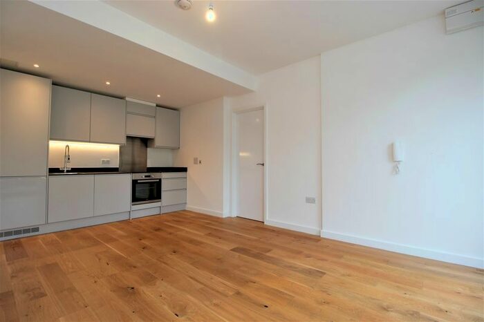 2 Bedroom Flat To Rent In The Gore, Basildon, SS14