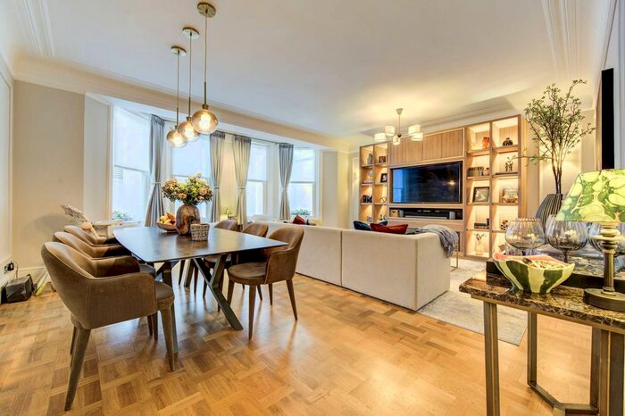 3 Bedroom Flat To Rent In Barkston Gardens, Earls Court, London, SW5