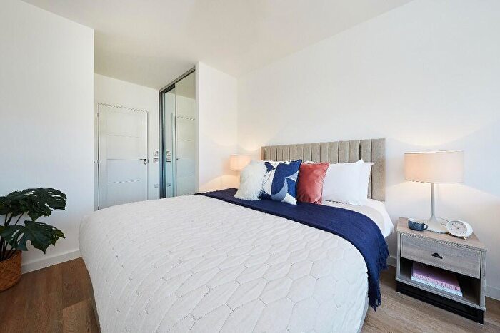 2 Bedroom Apartment To Rent In Old Market Place, Farnham, Surrey, GU9