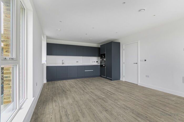 2 Bedroom Flat To Rent In Civic Street, Hounslow, Middlesex, TW3