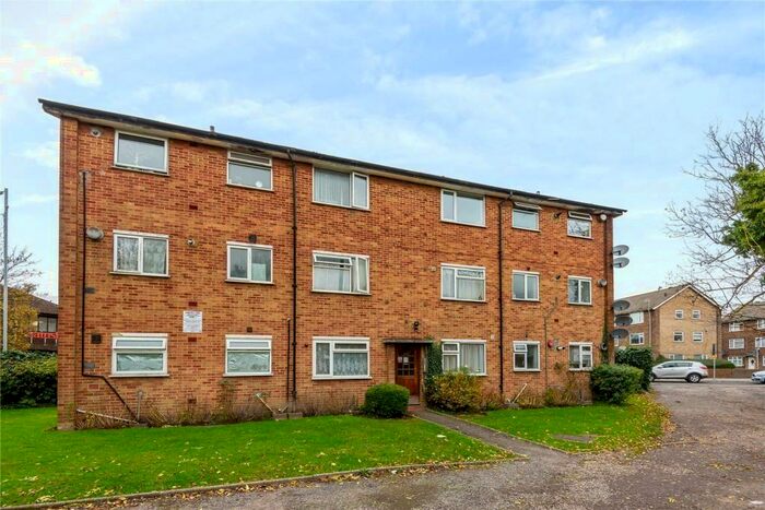 2 Bedroom Flat To Rent In Long Drive, Ruislip, HA4