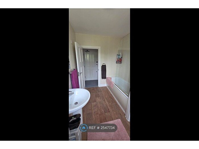 1 Bedroom Flat To Rent In Merrymeade House, Brentwood, CM15