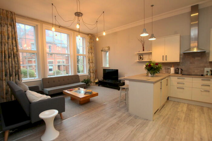 2 Bedroom Apartment To Rent In Cavendish Crescent South, The Park, NG7