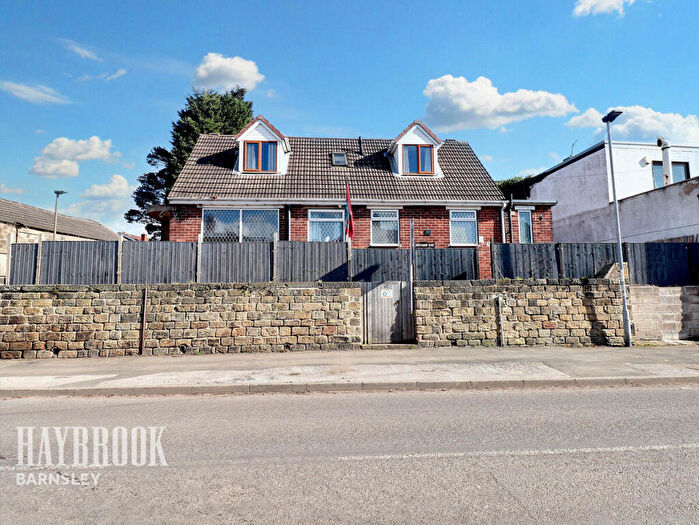 4 Bedroom Detached House For Sale In Lunn Road, Cudworth, S72
