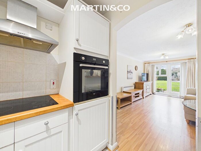 1 Bedroom Flat For Sale In Manor Farm Court, Egham, TW20