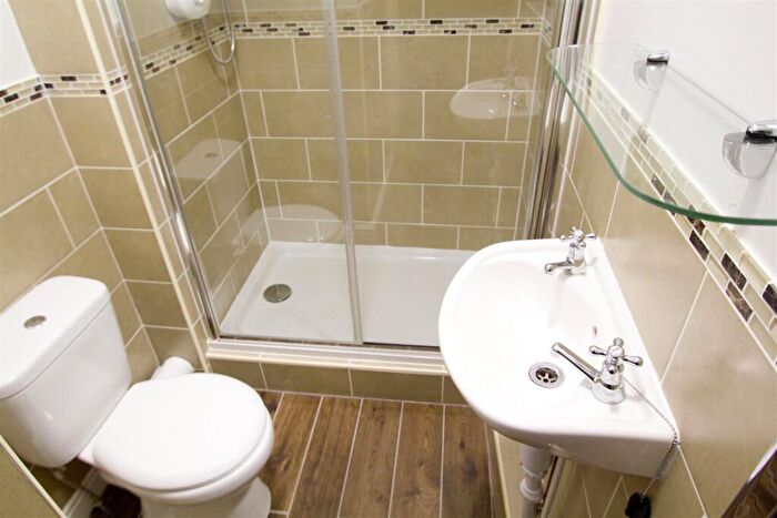 6 Bedroom Terraced House To Rent In Royal Park Avenue, Hyde Park, Leeds, LS6